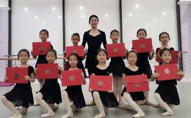 Miya Isee灰姑娘芭蕾舞培训优秀教师，引领专业艺术教育